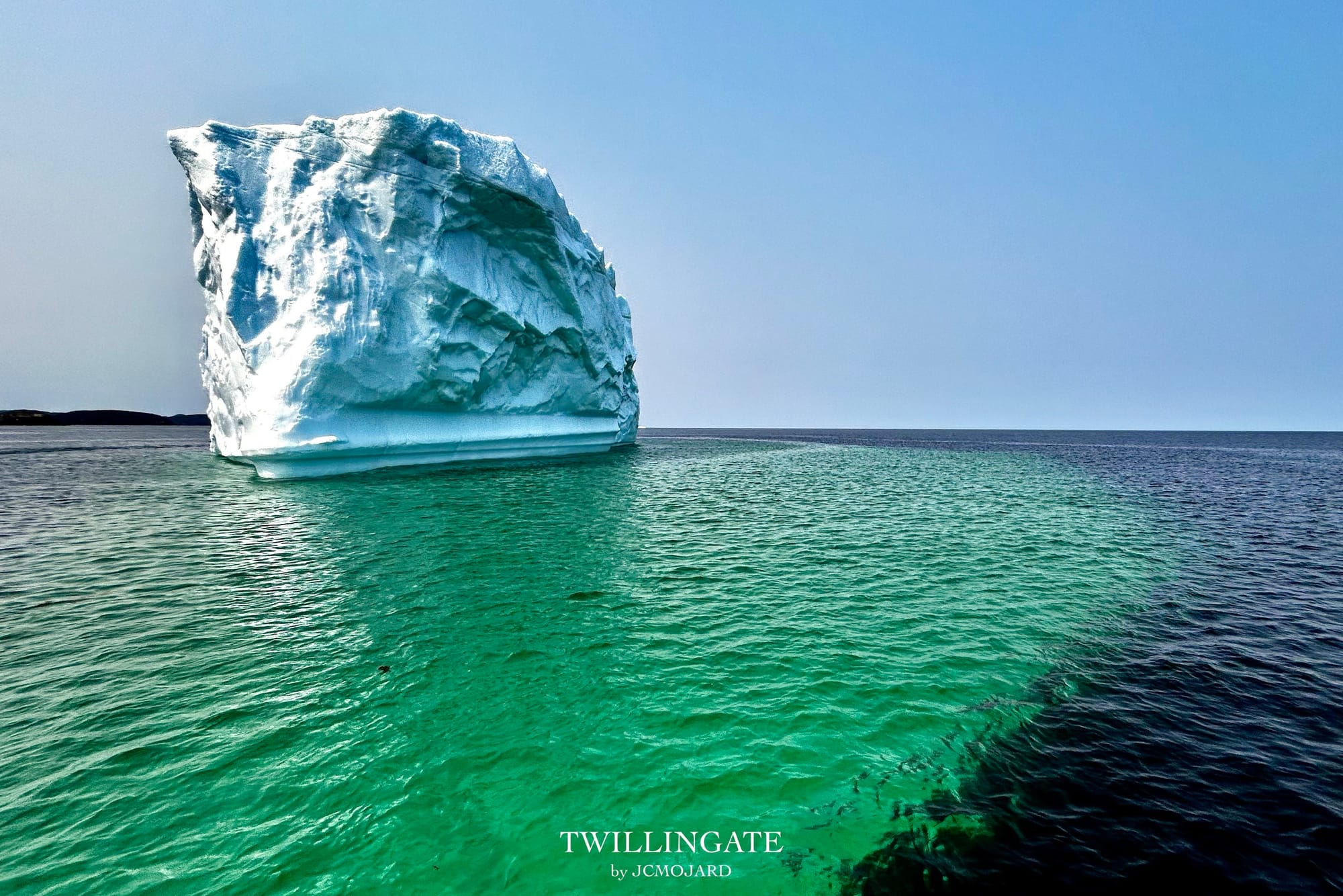 Iceberg dérivant du couloir de Twillingate nommé "Iceberg Alley".