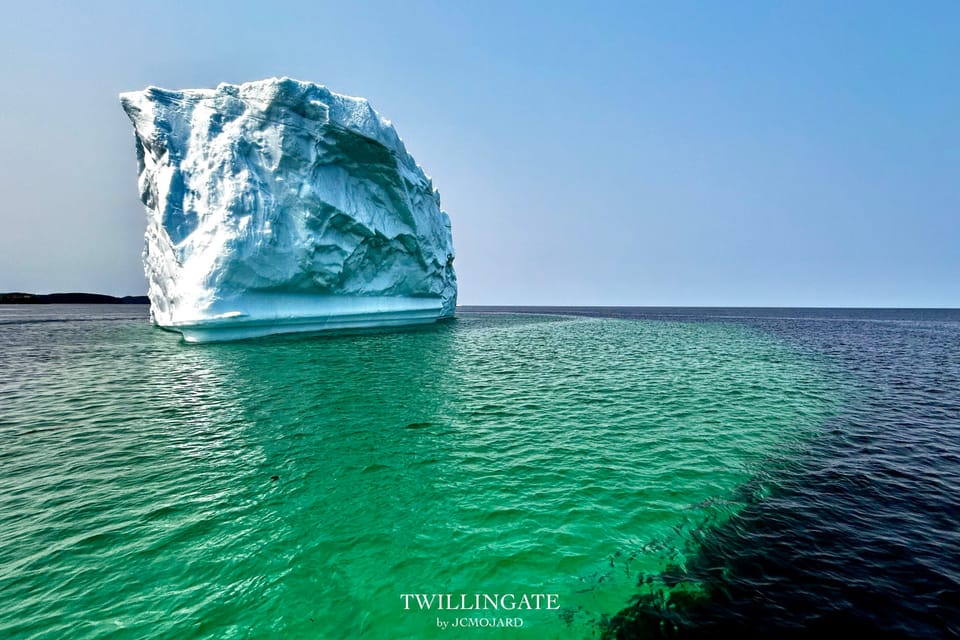 Iceberg dérivant du couloir de Twillingate nommé "Iceberg Alley".